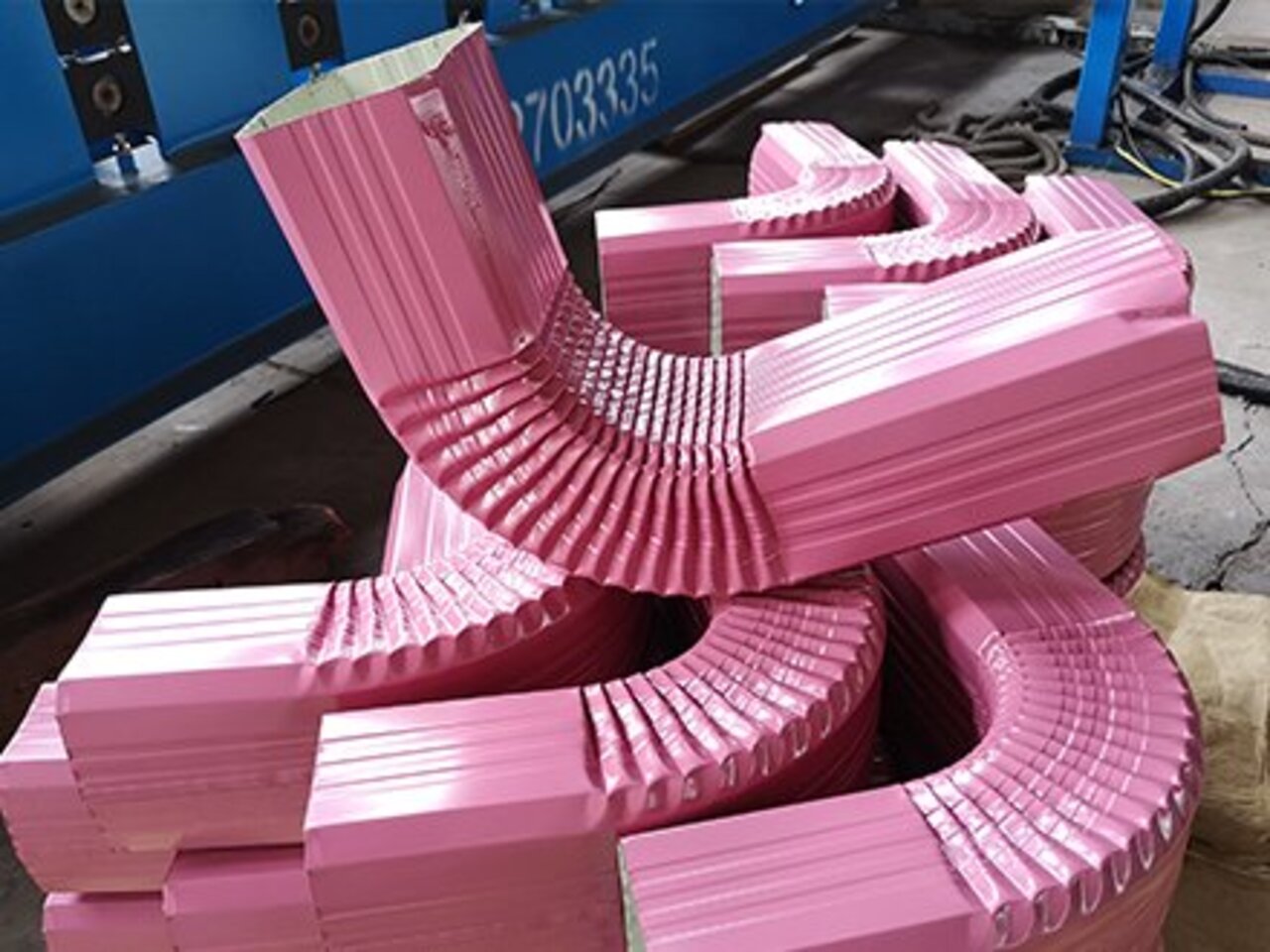 <b>彩鋼雨水管彎頭</b>